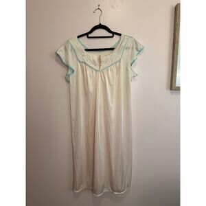 Glencraft Lingerie Vintage Nylon Cream Nightgown Medium